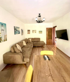 Gilbert's Bright & Cozy apartment near City Center